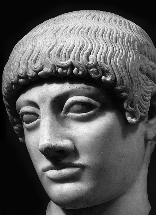 Gaišmataina jaunekļa galva, ap 485. g. p.m.ē.