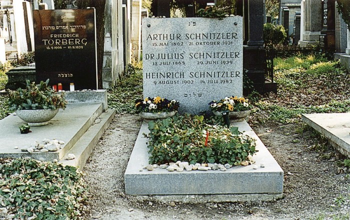 Šniclers Arturs (1862—1931), Austrijas žīdu tautības vācu rakstnieks, pēc profesijas ārsts. Savos dzejiskās prozas darbos tēlo jaunlaiku cilvēku izsmalcinātās kaislības, reizēm parādīdams sabiedrības dekadenci. Dzīvē cilvēks parādās glītā pilsoniskā uzvalkā, bet viņa psicholoģiju nosaka instinkts, baudkāre, erotisms. Konversācijas vārdnīca