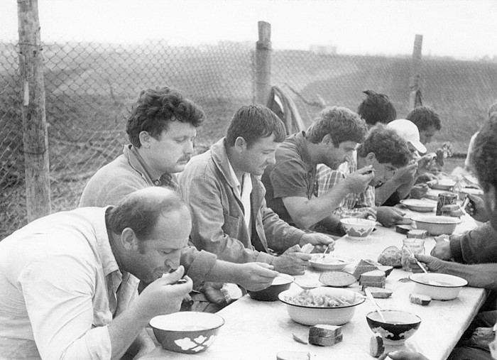 Foto no R. Čubarova personīgā arhīva. Nometne pussalas dienvidu piekrastē. 1990. gads