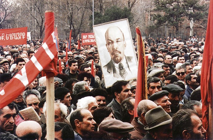 Foto: Atis Klimovičš, no RL arhīva. Mītiņš Erevānā pirms prezidenta vēlēšanām