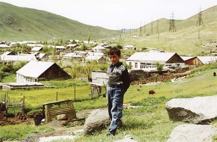 Foto: Kaspars Goba. Ciemā pie Sevāna dzīvo no Baku un Sumgajitas padzītie armēņi