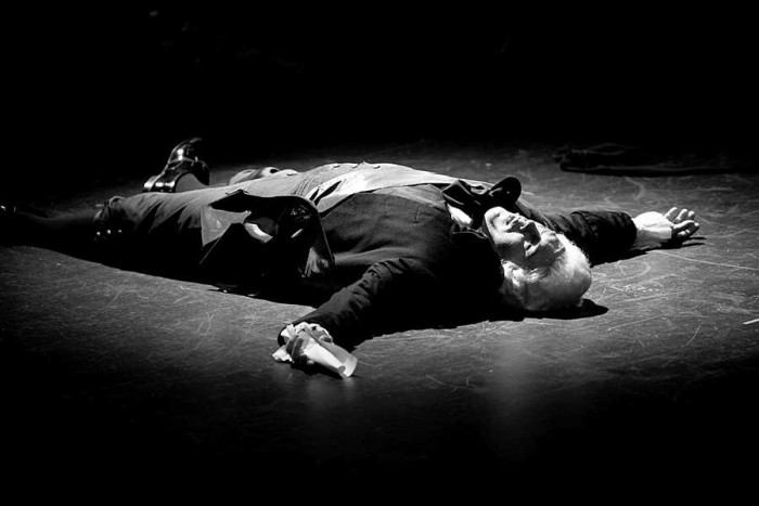 Stīvens Povels kā miris Skarpija Palmbīčas operas iestudējumā Floridā 2011. gadā (Foto: Corbis)