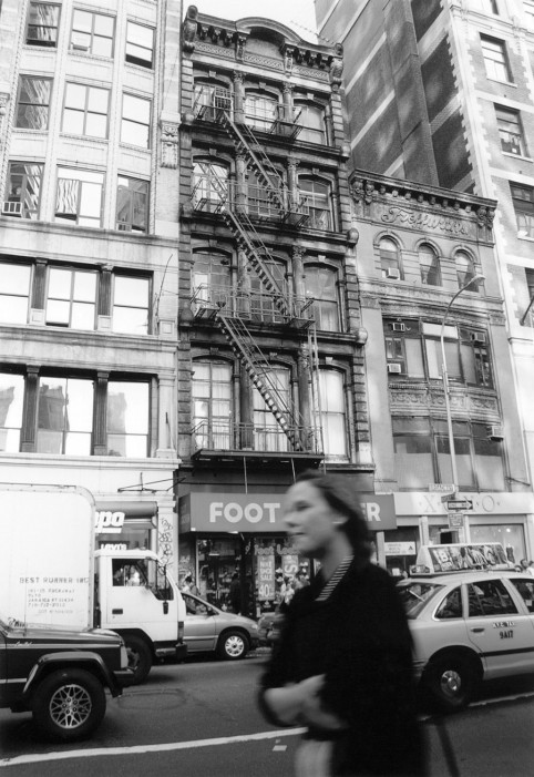 Nekādi nekustamā īpašuma aģentu pūliņi nespēj padarīt SoHo par muzeju. (Foto - Kaspars Goba)