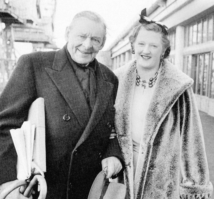 T. S. Eliots un viņa otrā sieva Valerija uz kuģa “Queen Elizabeth” klāja. 1961 (Foto: BBC Hulton Picture Library)