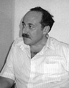 Ārons Šneijers — vēsturnieks,  Yad Vashem — Nacisma upuru piemiņas un pretošanās varoņu nacionālā institūta Izraēlā līdzstrādnieks. Dzimis 1951. gadā Ludzā, beidzis Daugavpils Pedagoģisko institūtu un LVU Vēstures fakultāti.
