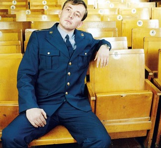 Iļja Čičkans (Ukraina)  un Pīters Stails (Polija). Gucci. No sērijas Defenders.