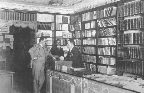 Krievu grāmatu veikals Berlīnē,  1924. gads (Foto: Ullstein Bild, Berlin)