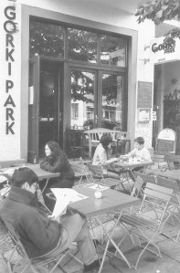 Kafejnīcā Gorki Park iet, skatoties uz Maksima Gorkija portretu, ēst īstu soļanku, kas nekad nerada jautājumu, vai soļanka ir mērce  vai zupa. (Foto - Haralds Vecvagars)