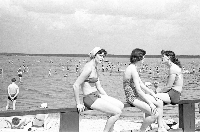 “Rīdzinieki atpūšas pie Ķīšezera. Rīga. 1963. gada 27. maijs”