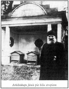 Jānis Pommers (1876-1934),  Rīgas un Latvijas pareizticīgo arhibīskaps, Saeimas deputāts, kurš tika nežēlīgi nogalināts savā vasaras mājā pie Ķīšezera.  2001. gadā  Jānis Pommers  tika kanonizēts  par svēto. Par  viņa svētumu  varētu liecināt  arī tas, ka šovasar atvērtajā šķirstā arhibīskaps “izskatījies kā tikko guldīts”.