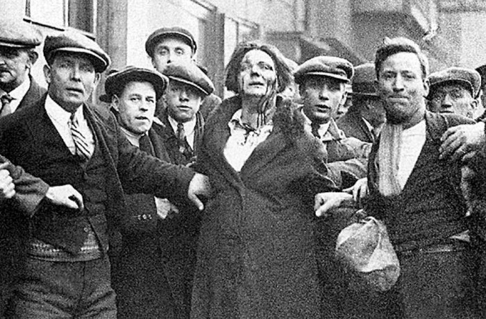 Ogļraču dumpis Bristolē. 30. gadi. (Foto: Hulton Getty)