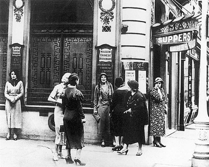Prostitūtas Soho, Londonā. 1933. (Autors nezināms)