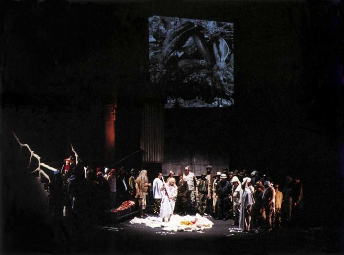 Parsifāla 2004. gada uzveduma 3. cēliens Baireitā (Foto no festivāla kataloga)