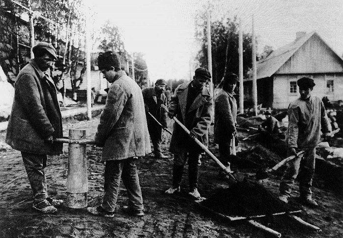 Ieslodzīto paraugbrigāde, 1928 (Foto no Jutija Brodska grāmatas Divdesmit īpašas nozīmes gadu, 2002)