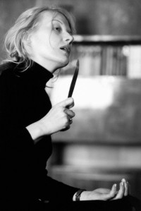 Renāta Ļitvinova filmā  Meitene. Lidmašīna. Debesis. (Foto - Milena Botova)