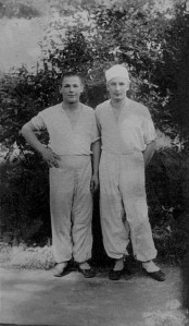 Pēteris Čačka (no labās) padomju kara hospitālī Ļeņingradā (Foto no Pētera Čačkas personīgā arhīva)