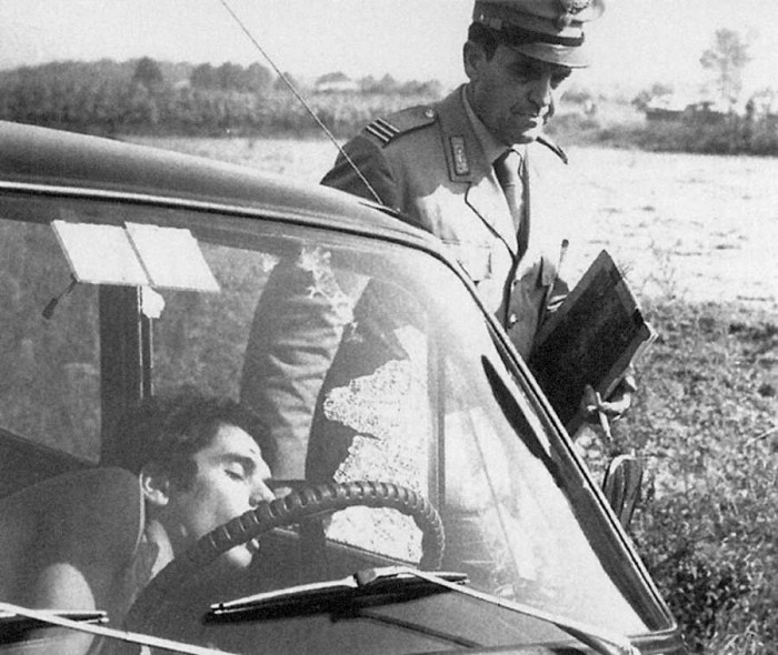 1974. gada septembris, pirmā nozieguma vietā (Foto no žurnāla
