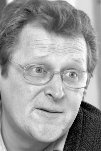Filozofs Igors Šuvajevs:  Visur gaisā virmo psihoanalīze: gāju pa ielu, paslīdēju uz banāna mizas, kā tad, zinu – tā izpaužas kastrācijas komplekss.  (Foto - Kaspars Goba)