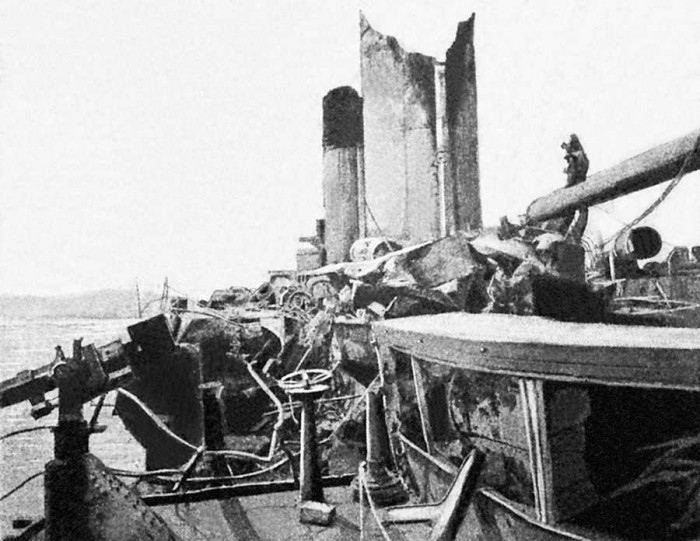 Bruņukuģa Orel augšējais klājs pēc 14. maija kaujas pie Cusimas. Japāņu ostā Maidzuru fotografējis itāļu žurnāla L’Illustrazione Italiana korespondents