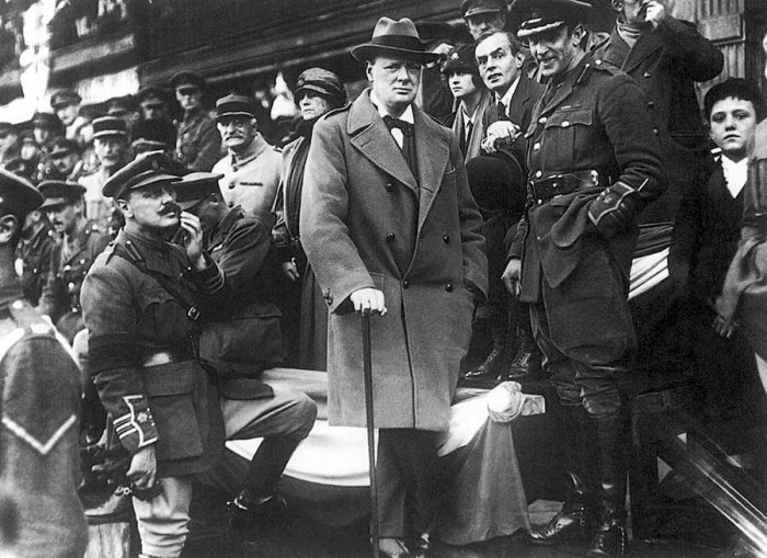 Vinstons Čērčils Francijā 1918. gada oktobrī (Foto: Hulton Getty)