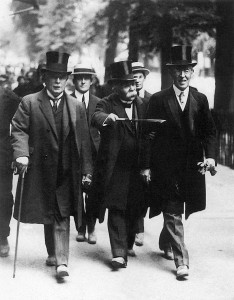 Deivids Loids Džordžs, Žoržs Klemanso un Vudro Vilsons Versaļā 1919. gadā (Foto: Hulton Getty)