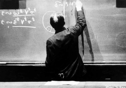 Nilss Bors lasa lekciju Kolumbijas universitātē ASV, 1937 (Foto no Dānijas Karaliskās bibliotēkas krājuma)