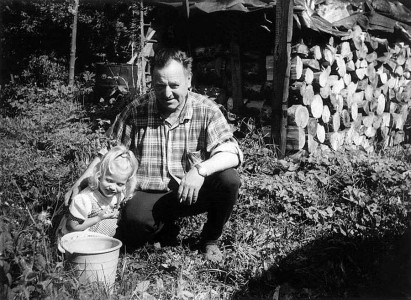 Ar mazmeitu, 80. gadi (Foto no Račiņu ģimenes arhīva)