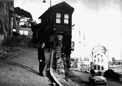 Kadrs no Alēna Roba-Grijē filmas “Nemirstīgā”, 1963