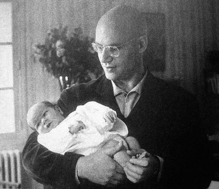 Aleksandrs Grotendīks ar dēlu Metjū. Parīze, 1965. gada maijs (Foto: Rex Features)