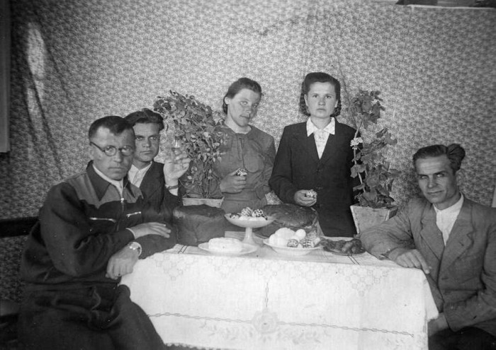 Lieldienu svinības Sibīrijā,1954 (Foto no Ļvovas Katoļu universitātes Uniātu baznīcas vēstures arhīva)