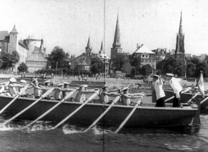PSRS Jūras Kara Flotes svētki Rīgā 1946. gada 28.jūlijā. Kinožurnāls “Padomju Latvija” Nr. 31, 1946. gada augusts. Operatori Laimonis Gaigals, Vadims Mass, Jakovs Merčenko, režisors Nikolajs Karamazinskis ( Foto no Valsts Kinofotofono dokumentu arhīva)
