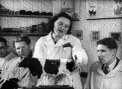 Kolhozu priekšsēdētāju sešu mēnešu kursi Zaļenieku divgadīgajā kolhozu kadru skolā. Kinožurnāls “Padomju Latvija” Nr. 6, 1950. gada februāris. Operatore Irina Masa, režisors Hermanis Šuļatins (Foto no Valsts Kinofotofono dokumentu arhīva)