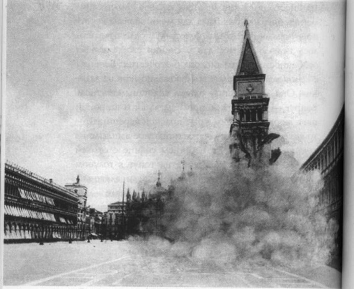1902. gadā tornī Sv. Marka laukumā iespēra zibens, un tas sabruka. Krievijā. 1902. gada