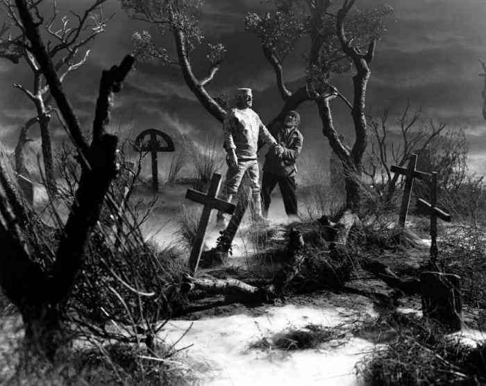 Igors (Bēla Lugoši) ved monstru (Lohs Čeihijs) filmā "Frankenšteina gars", 1942 (Foto: Corbis/Scanpix)