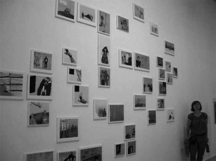 Māksliniece Inga Meldere pie savu darbu ekspozīcijas Viļņas Laikmetīgās mākslas centrā (Foto no personiskā arhīva)