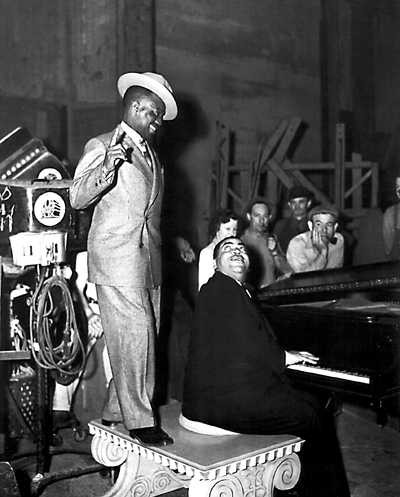 Fets Vollers (pie klavierēm) 1943. gada filmā