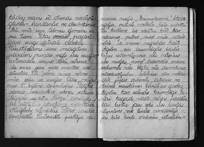 Dienasgrāmatā - mazā piezīmju blociņā - 11 lappušu garumā, kārtīgā skolnieces rokrakstā, katastrofu un neticamo izglābšanos detalizēti un emocionāli apraksta četrpadsmitgadīgā Ausma (Foto: No Okupācijas muzeja fonda)