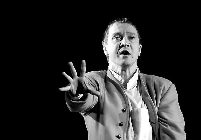 Jevģenijs Mironovs Maskavas Nāciju teātra izrādē "Kaligula" Eimunta Ņekrošus režijā, 2011 (Foto: LETA)